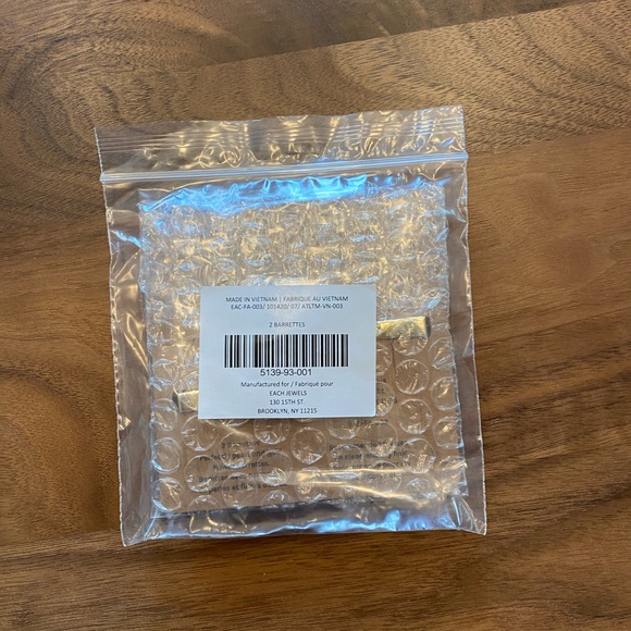 NWT each flower barrette set - Picture 3 of 5